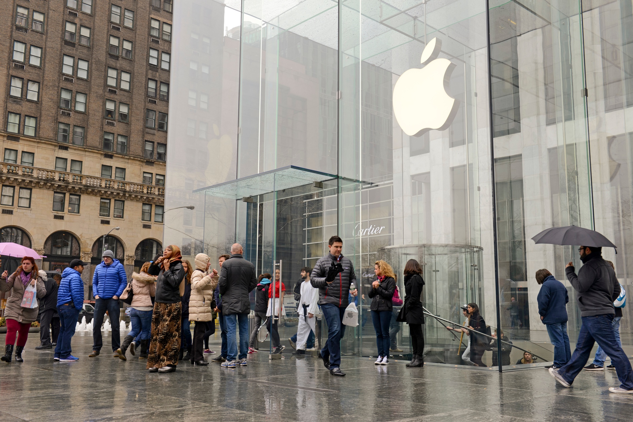 Apple Store - Manhattan - April 10 2015 NYC.jpg